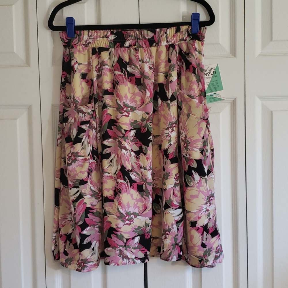 Honey and Lace Skirt with pockets Large NWT